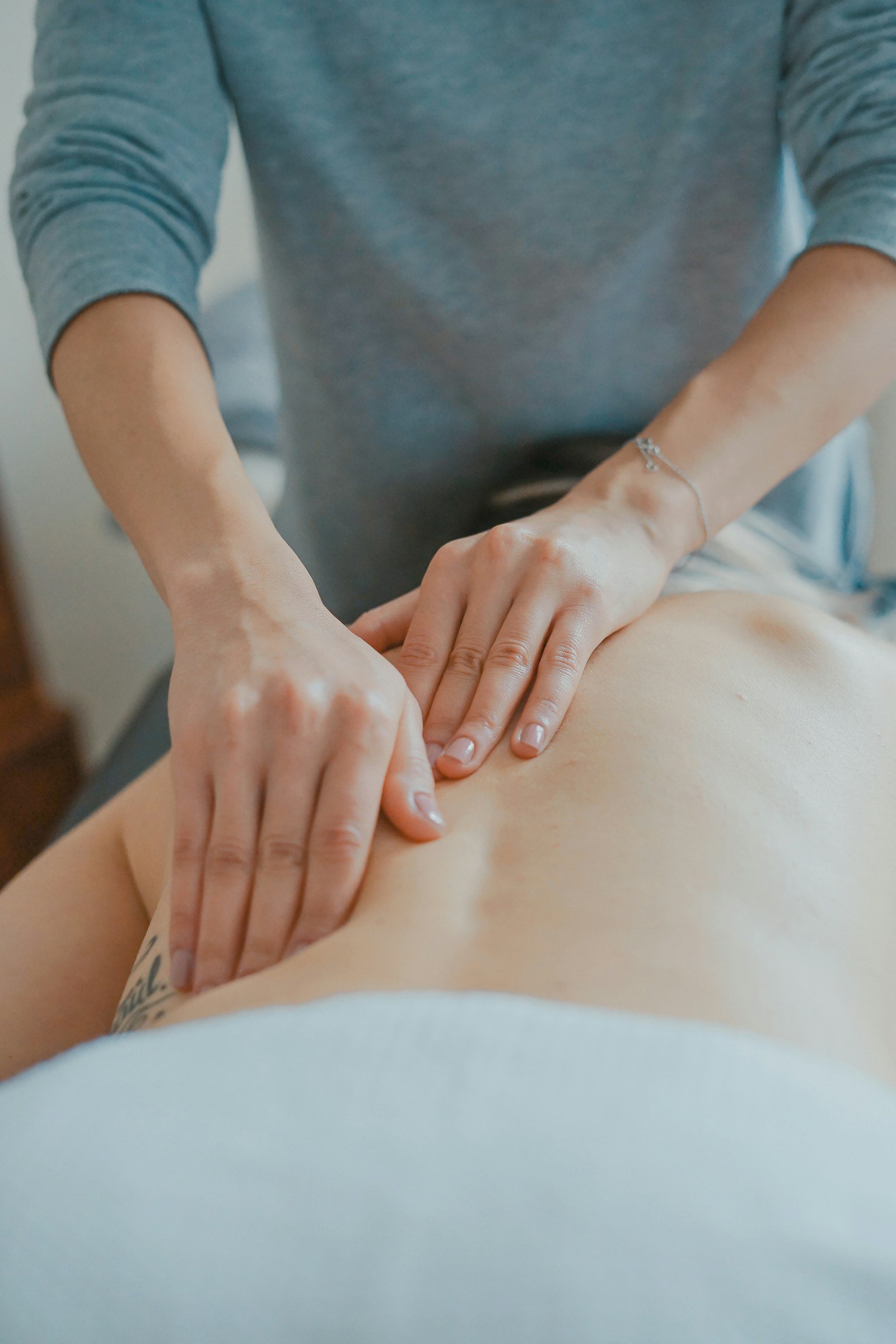 Massage californien relaxant au salon Namaste by Emi à Bourg-Saint-Andéol